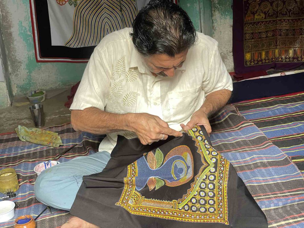 World first yoga day logo in rogan painting by Ashish kansara Madhapar